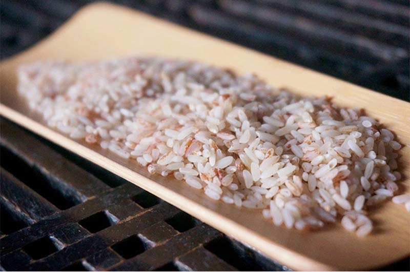 红稻米浸泡图片